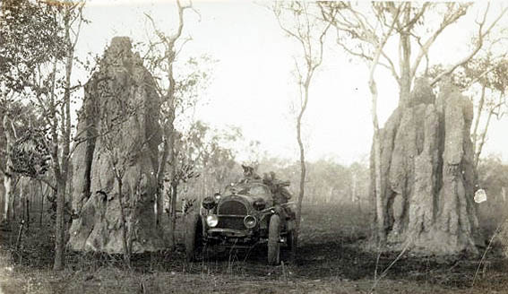 2573336-DRD012-The_Oldmobile_amongst_termite_mounds_in_Arnhem